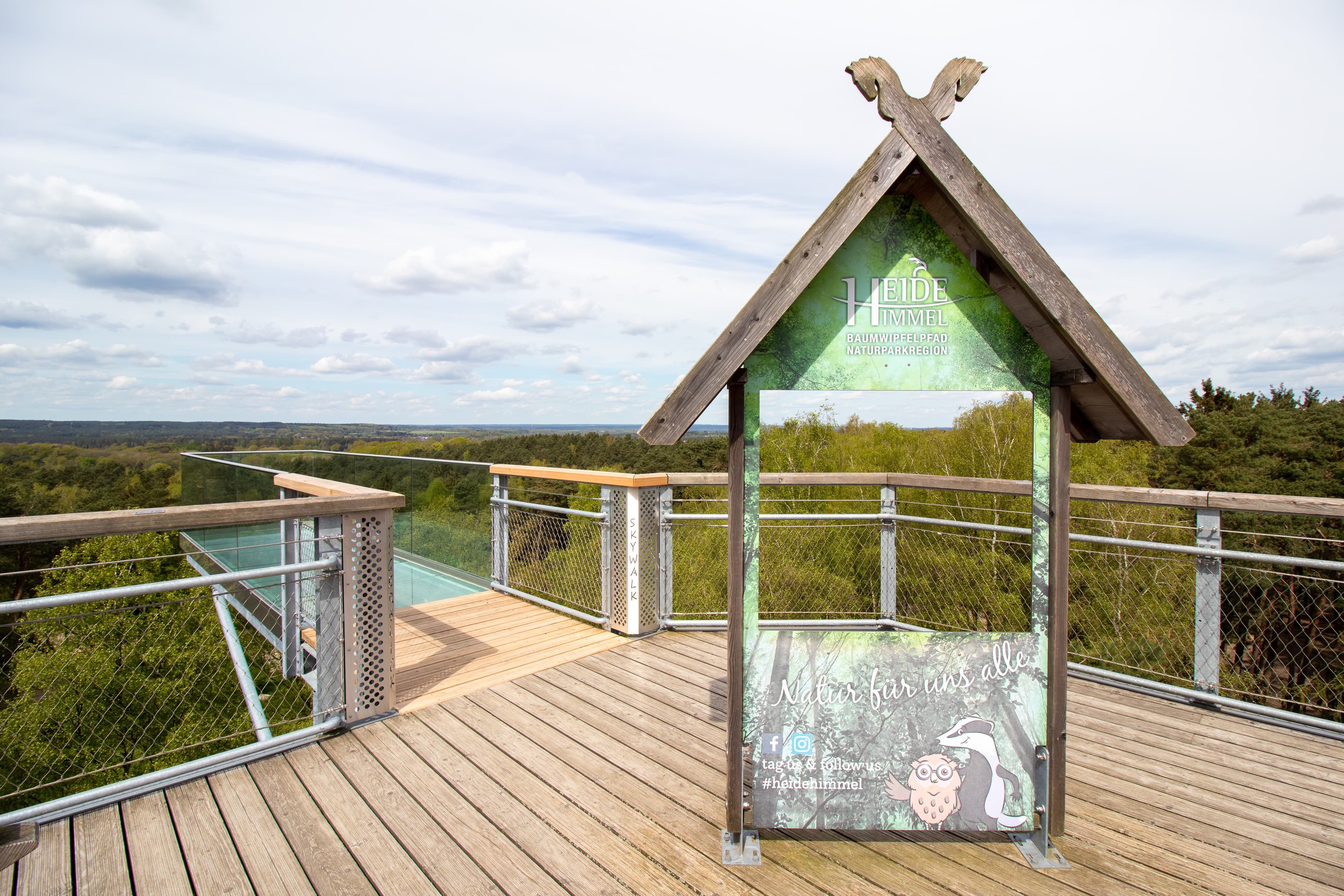 Skywalk am Heide Himmel Baumwipfelpfad in NindorfSkywalk on the Heide Himmel treetop walk in NindorfSkywalk på trætopvandringen Heide Himmel i NindorfSkywalk op de boomtoppenwandeling Heide Himmel in Nindorf