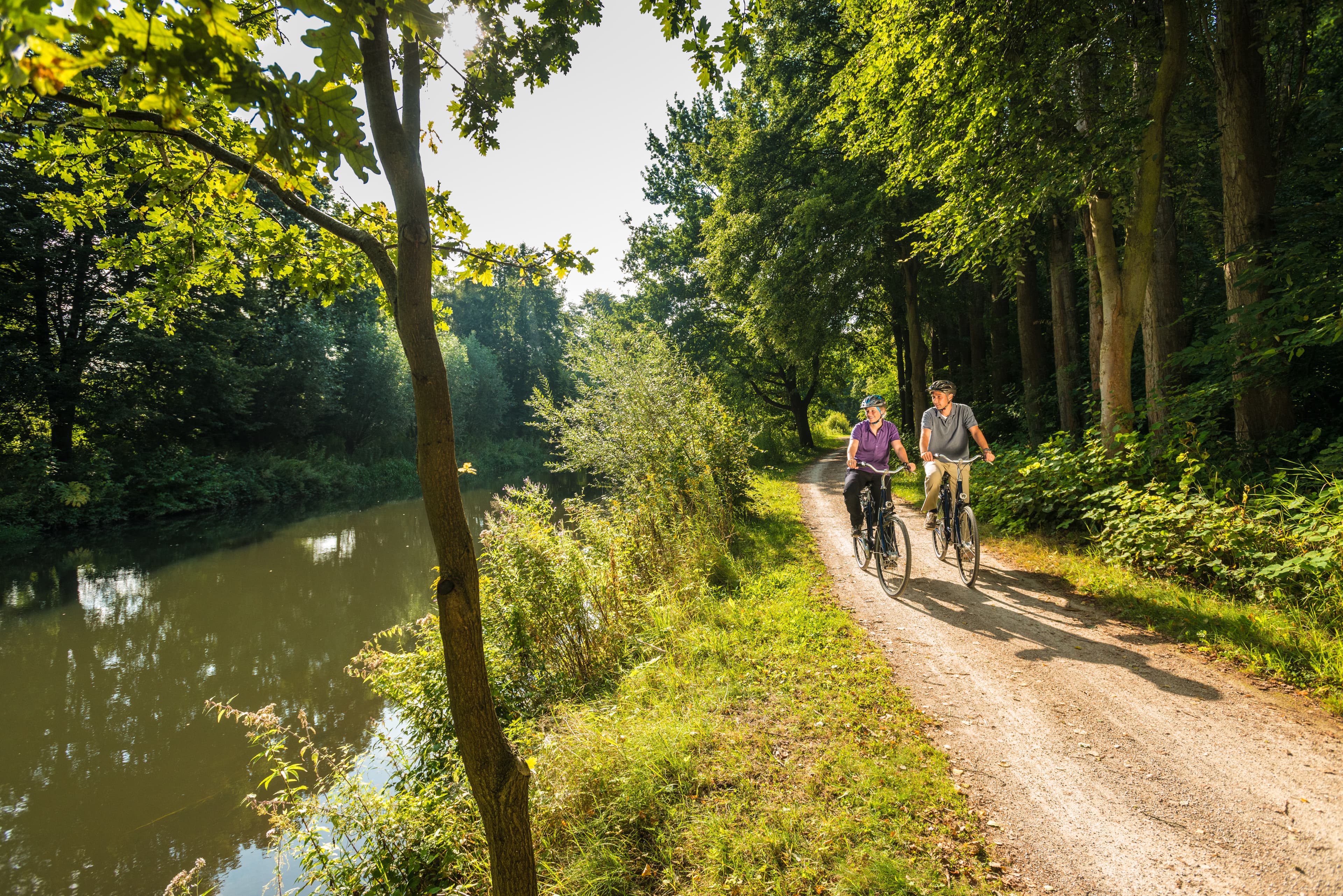 Radweg an der IlmenauCycle path along the IlmenauCykelsti langs IlmenauFietspad langs de Ilmenau