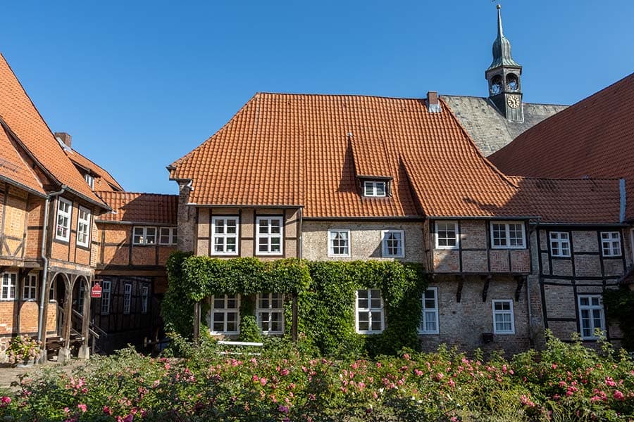 rund um den Innenhof des Klosters Lüne gruppieren sich die Gebäude