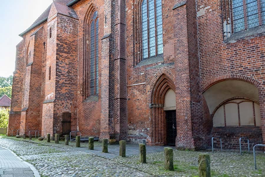 Blick von aussen auf die Kirche des Klosters Lüne
