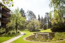 Garten mit Teich im Vitalhotel Ascona in Bad Bevensen - kleiner.jpg