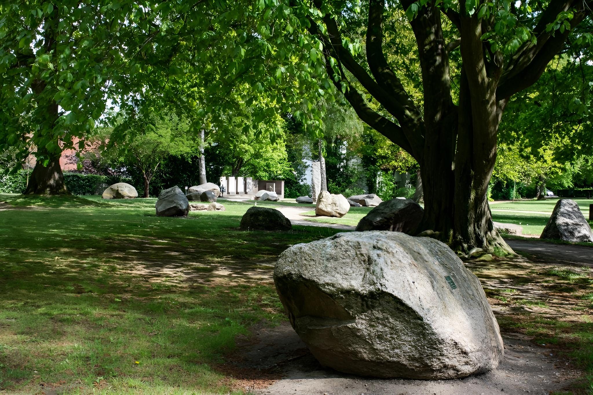 Megalithsteinblöcke im Megalithpark in Bad Fallingbostel