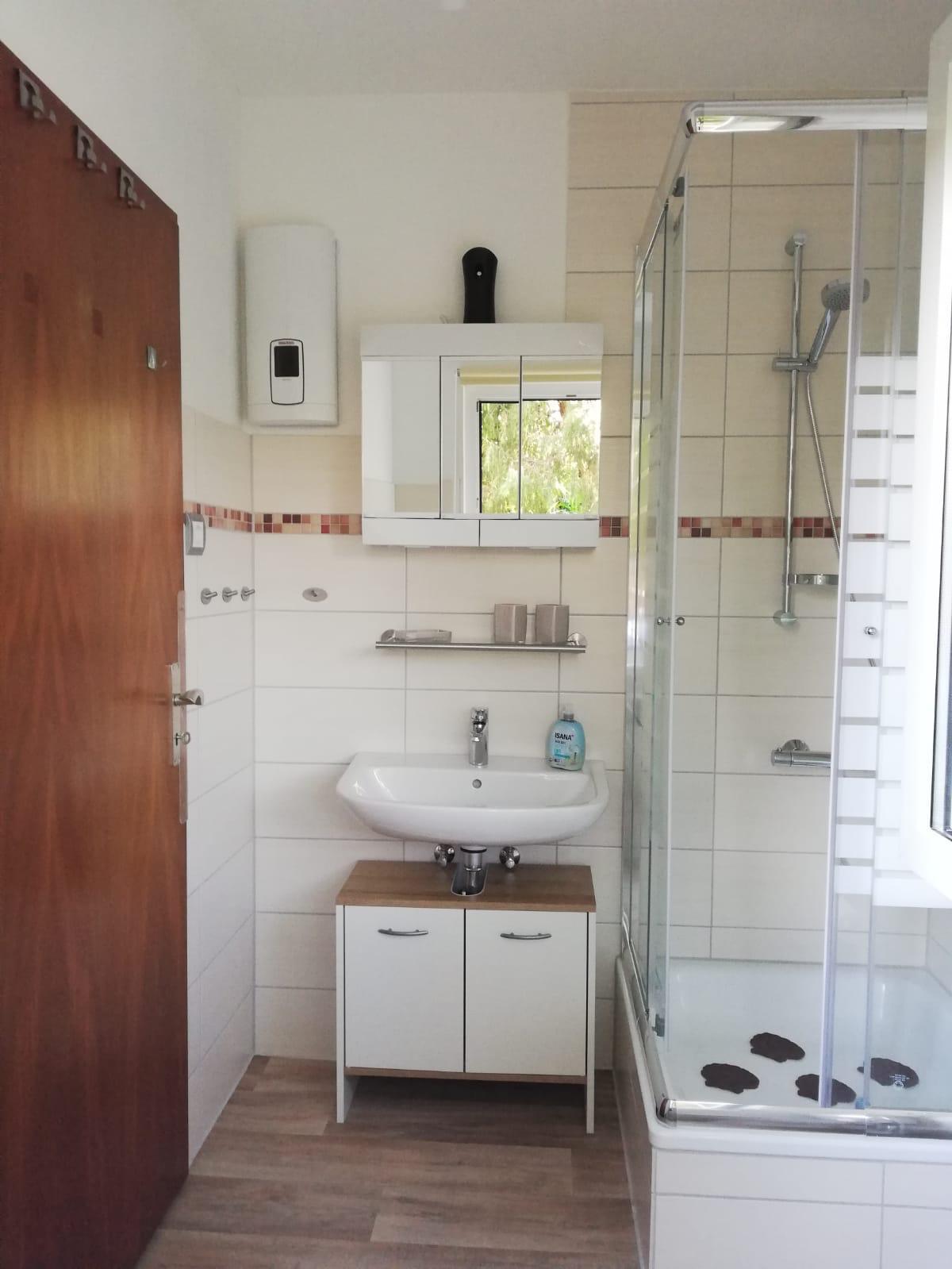 Badezimmer mit Dusche Ferienhaus Klein