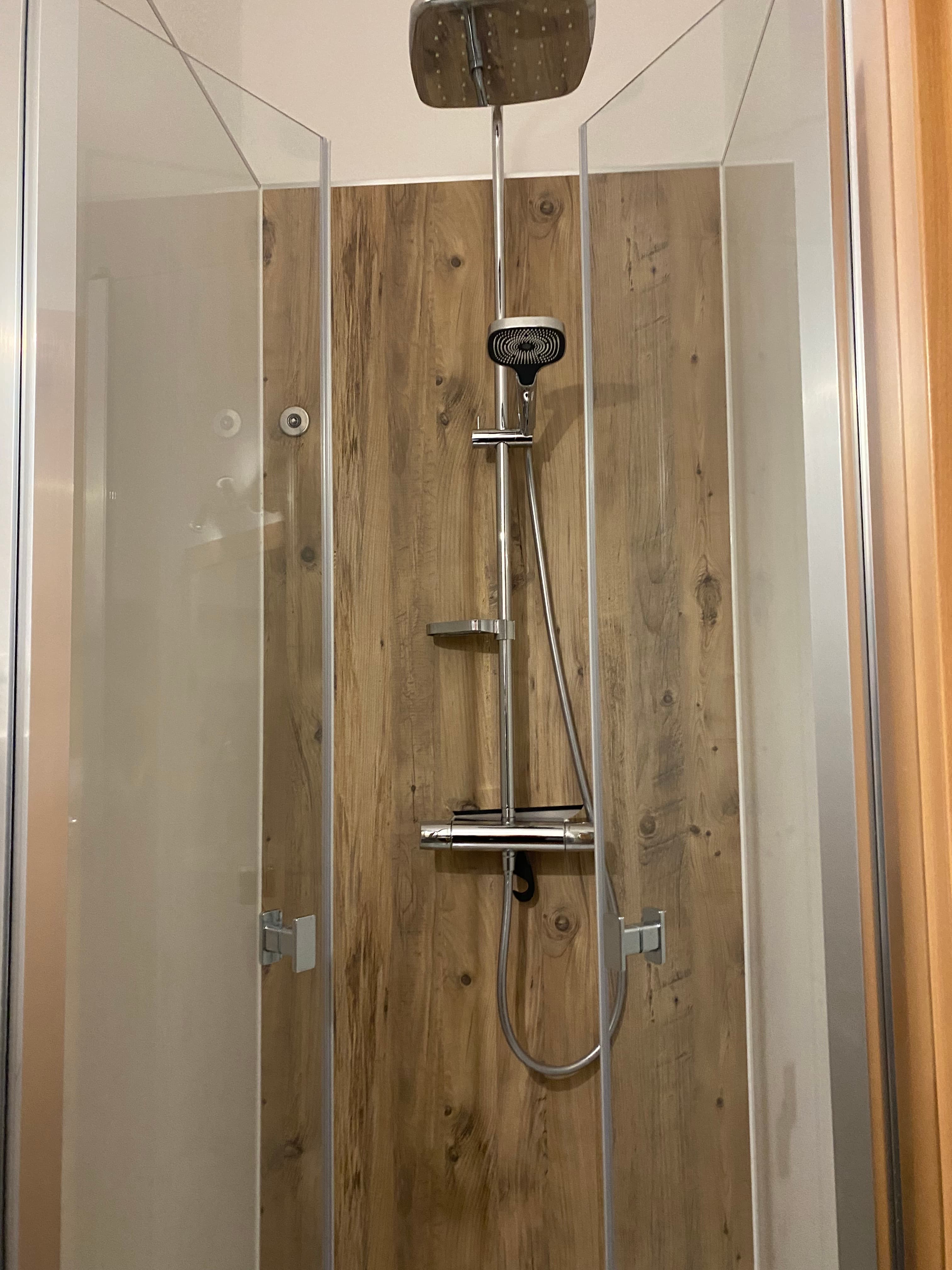 Neuland-Hof Spöring Ferienwohnung Roseneck Dusche