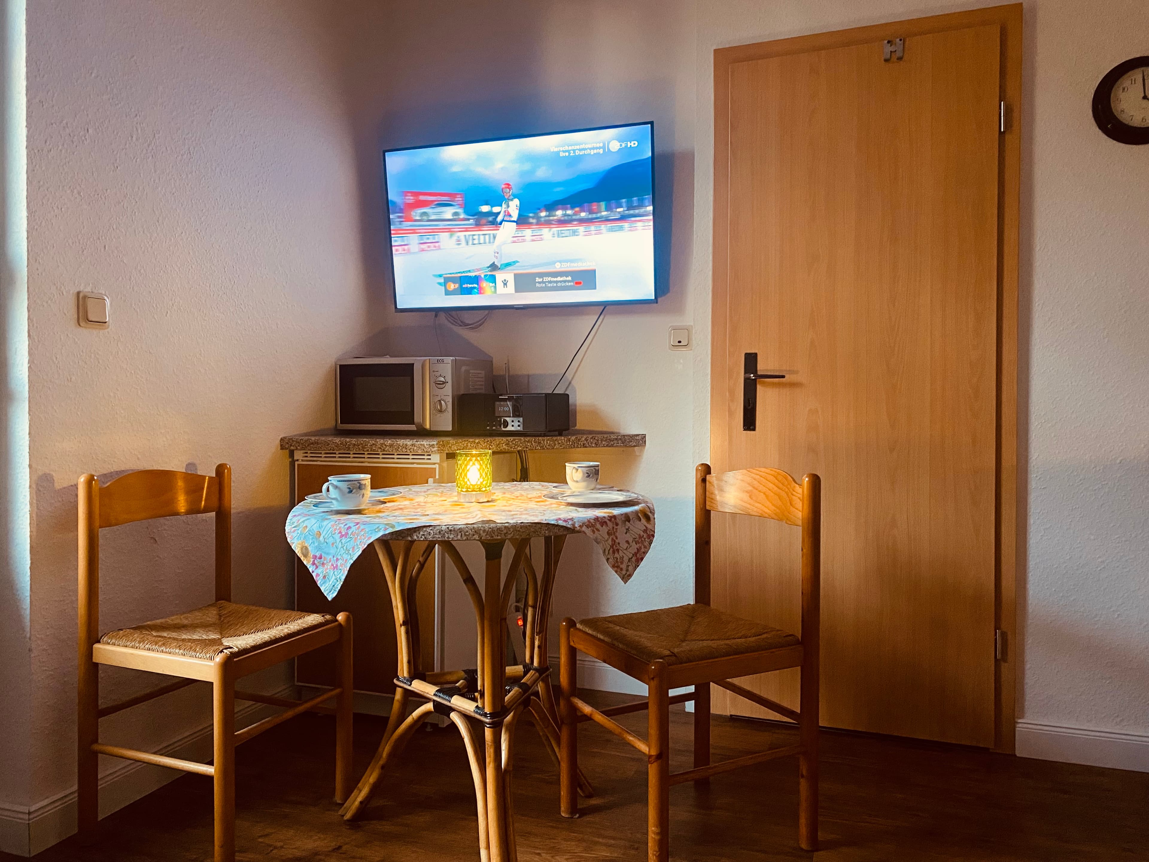 Neuland-Hof Spöring Ferienwohnung Roseneck Fernseher