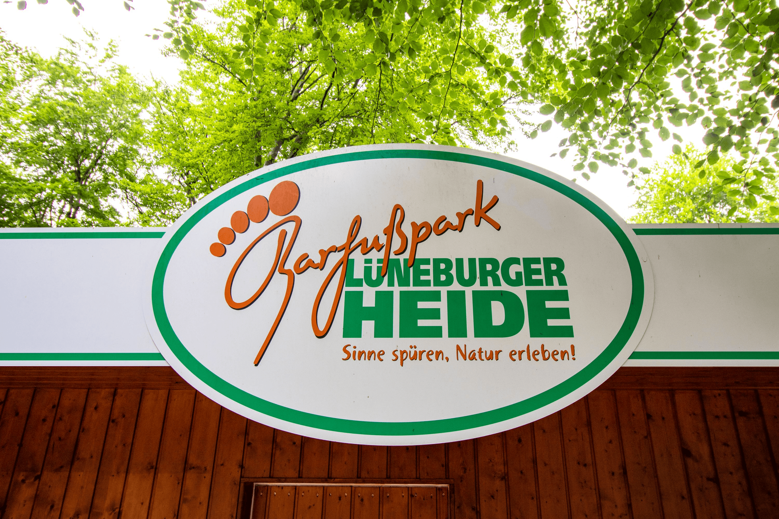 mit nackten Füssen durch den Barfusspark Egestorf