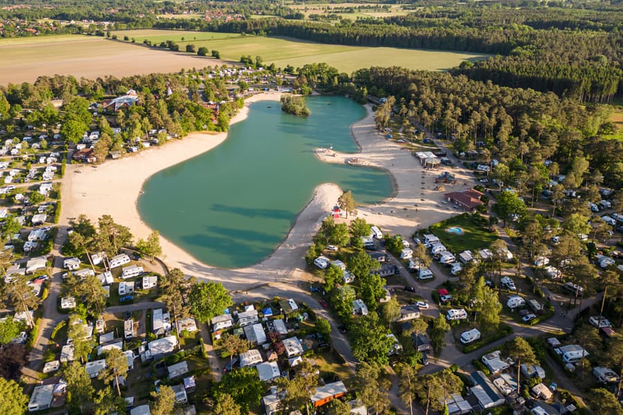 Blick auf das südsee camp und den see