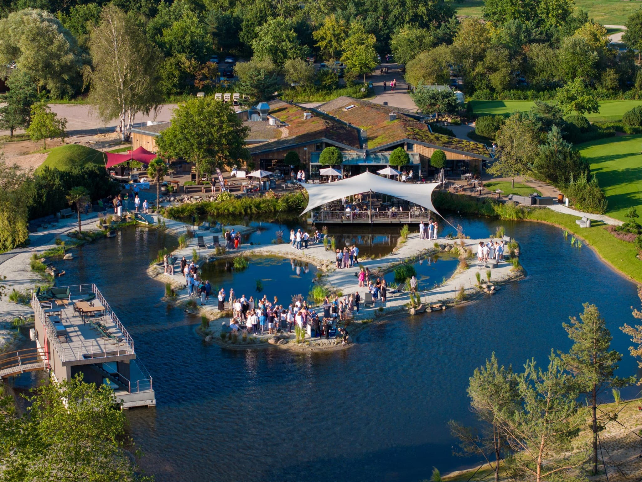 BEAVERS Restaurant Lagoon Beach Seeterrasse Terrasse Außenbereich