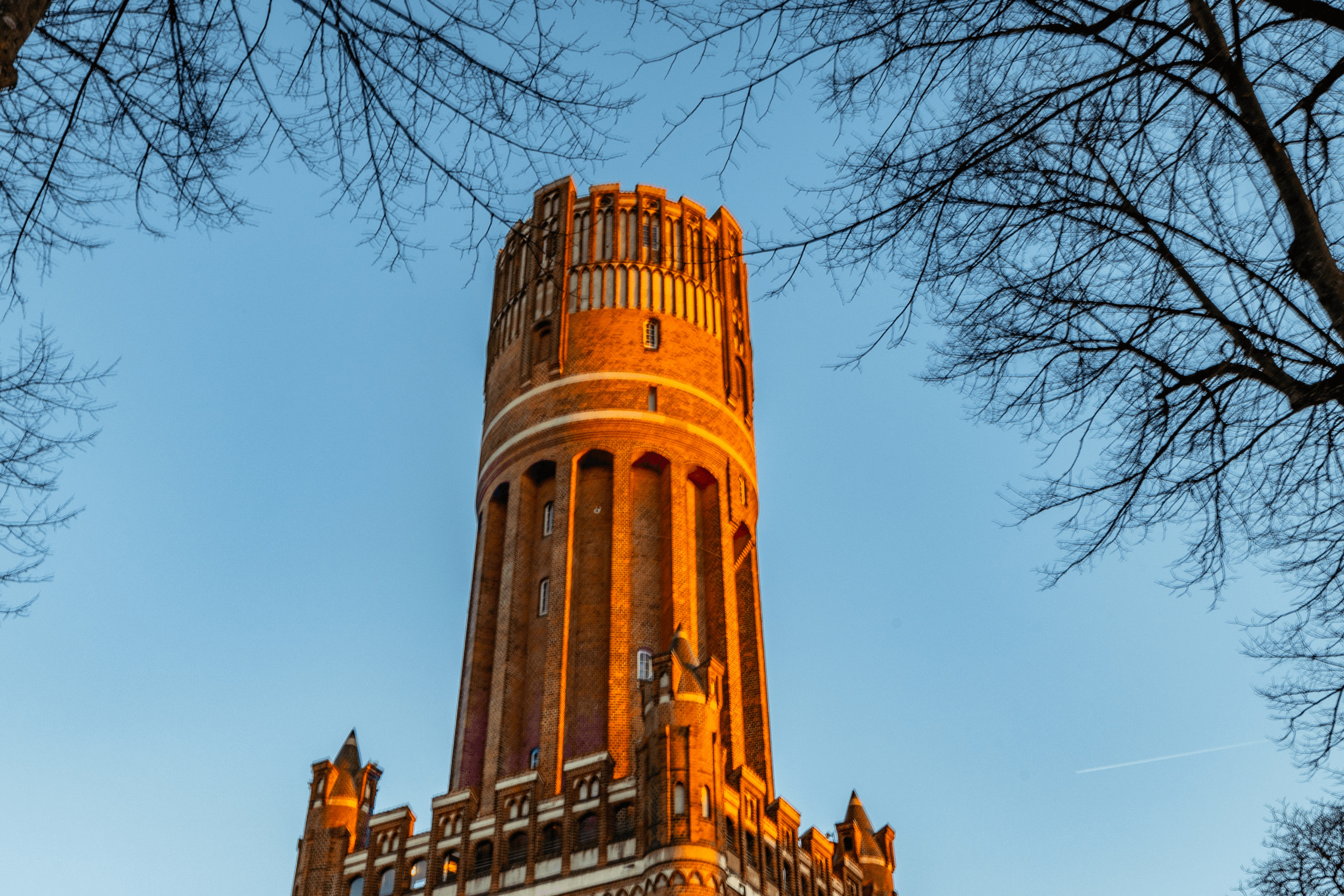 vom wasserturm lüneburg hat man eine fantastische aussicht auf die stadtfrom the wasserturm lüneburg you have a fantastic view of the cityfra wasserturm lüneburg har du en fantastisk udsigt over byenvanaf de wasserturm lüneburg heb je een fantastisch uitzicht over de stad