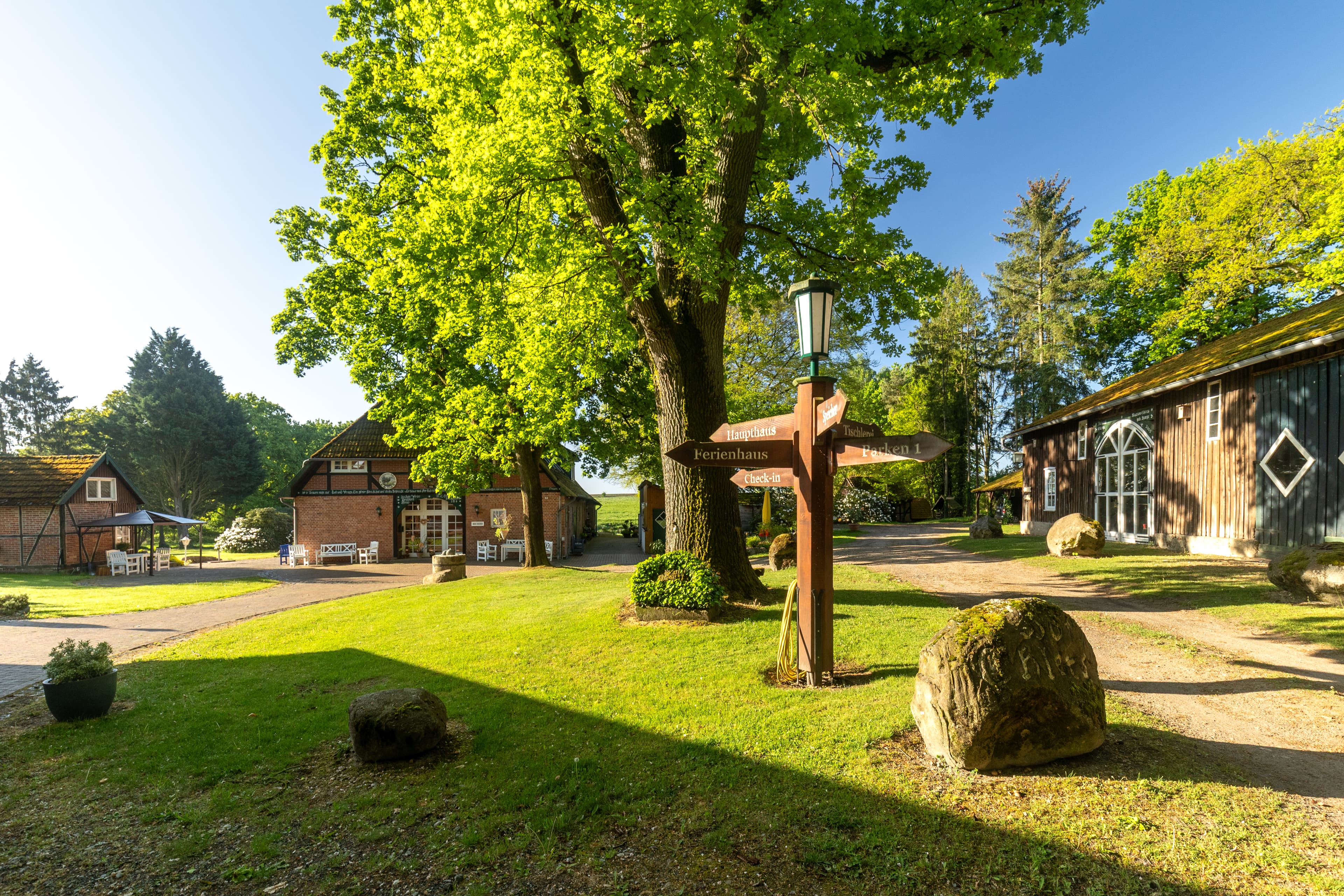 Außengelände des Naturotel Hof Ehlers bei Bergen