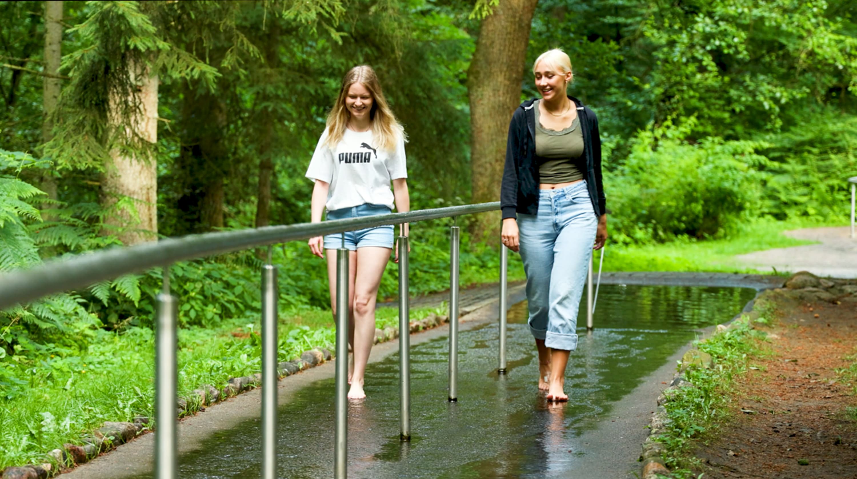 ein tolles erlebnis für familien ist der barfusspark lüneburger heide