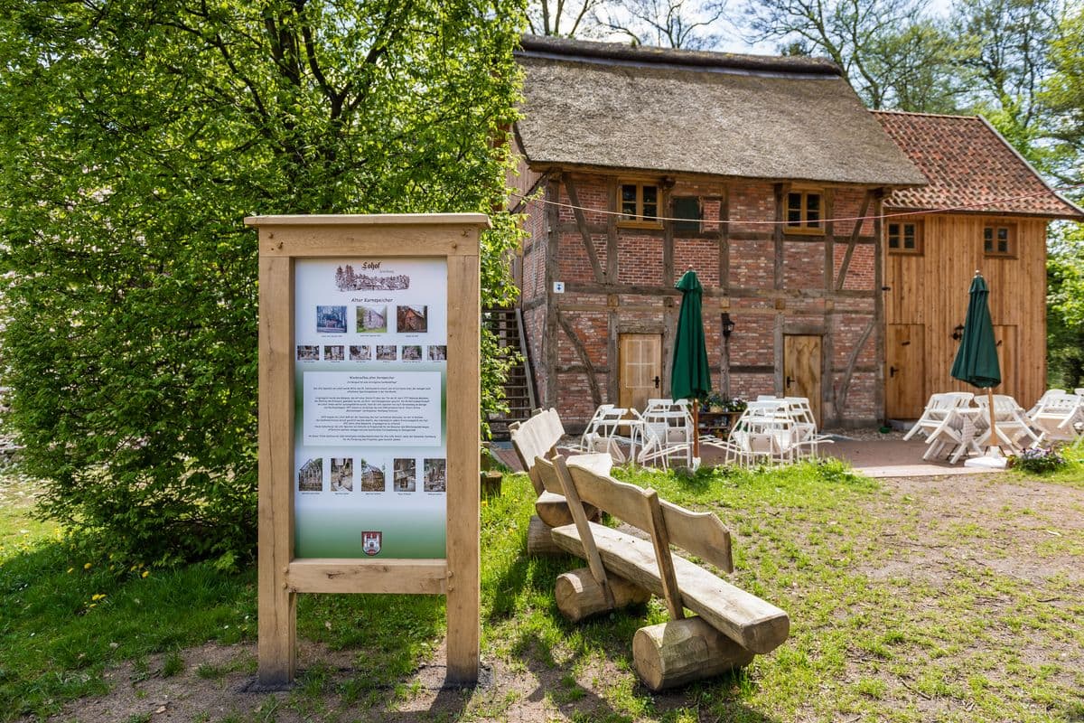 Hofcafé auf dem Lohhof am Märchenwanderweg im historischen Treppenspeicher