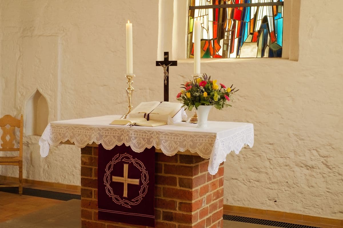 Der Altar in der Marien-Kirche Bröckel