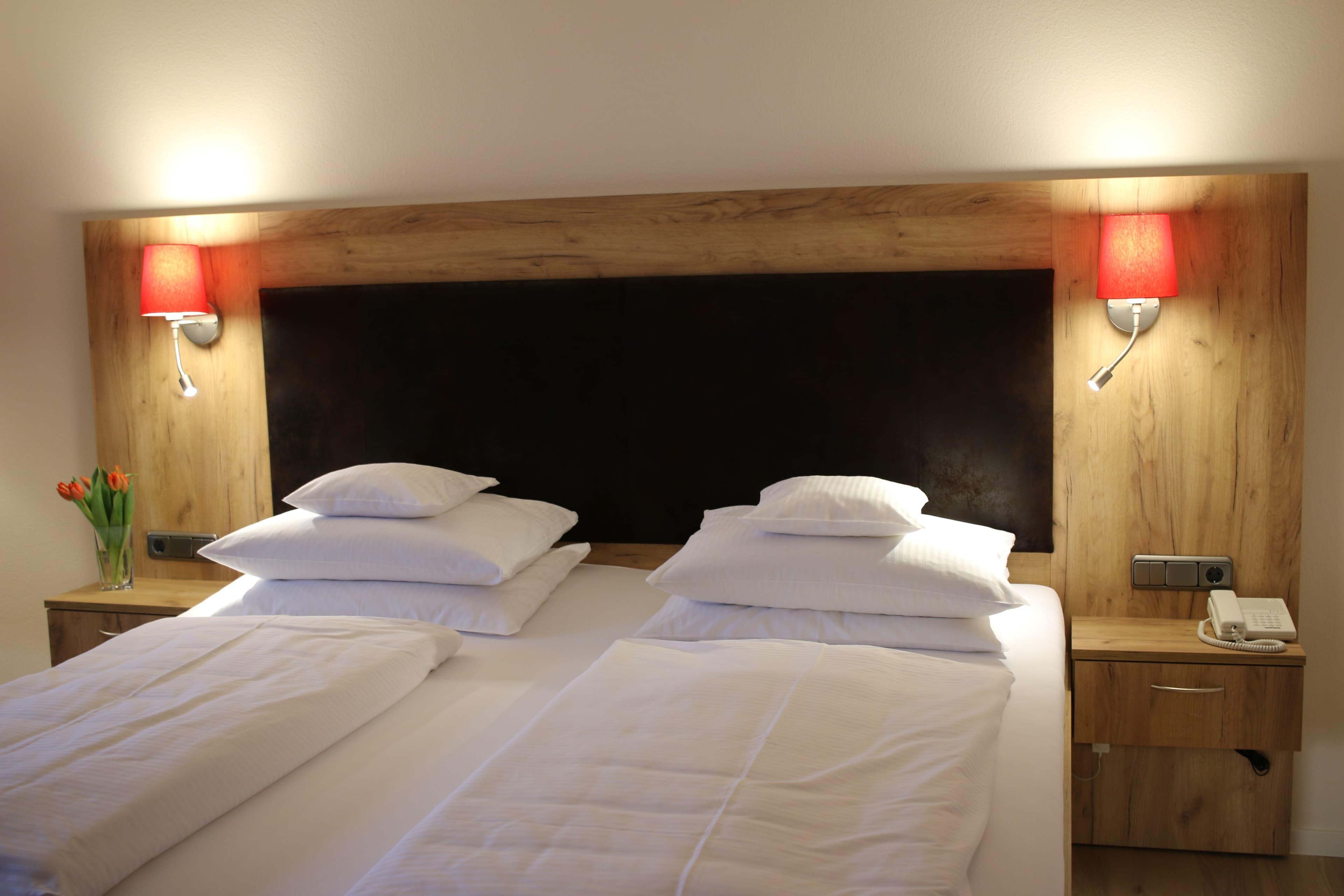 Der "neue" Sonnenhügel gibt mit diesem Zimmer einen Ausblick auf die bevorstehende Erweiterung.With this room, the "new" Sonnenhügel provides a glimpse of the upcoming expansion.Med dette rum giver den "nye" Sonnenhügel et glimt af den kommende udvidelse.Met deze kamer biedt het "nieuwe" Sonnenhügel een glimp van de aanstaande uitbreiding.