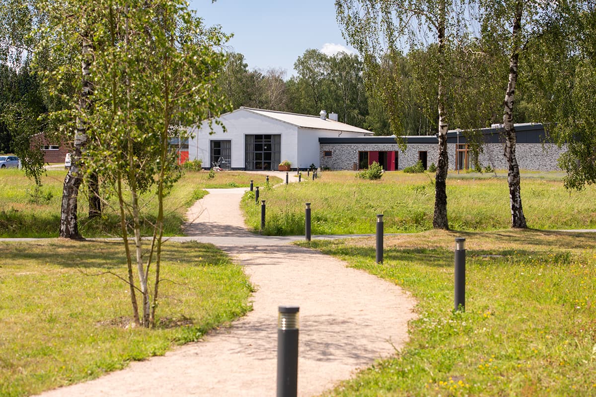 Der Weg zum LehrReich im Hotel Camp Reinsehlen