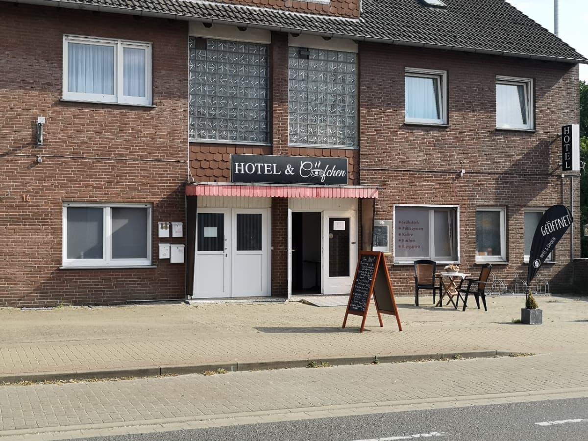 Außenansicht Hotel & Cäfchen in Bergen