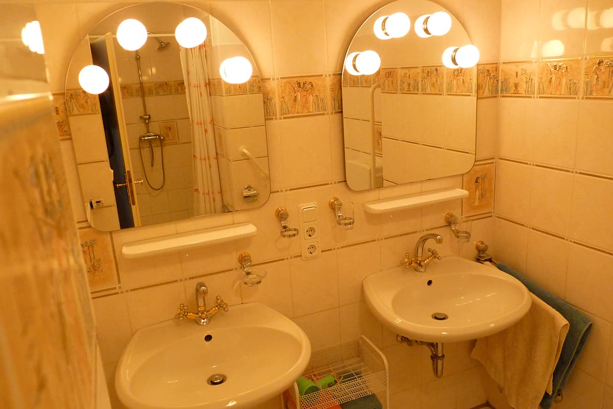 Ferienwohnungen Pension LindhoferApartments Pension LindhoferFerielejligheder Pension LindhoferVakantiewoningen Pension Lindhofer