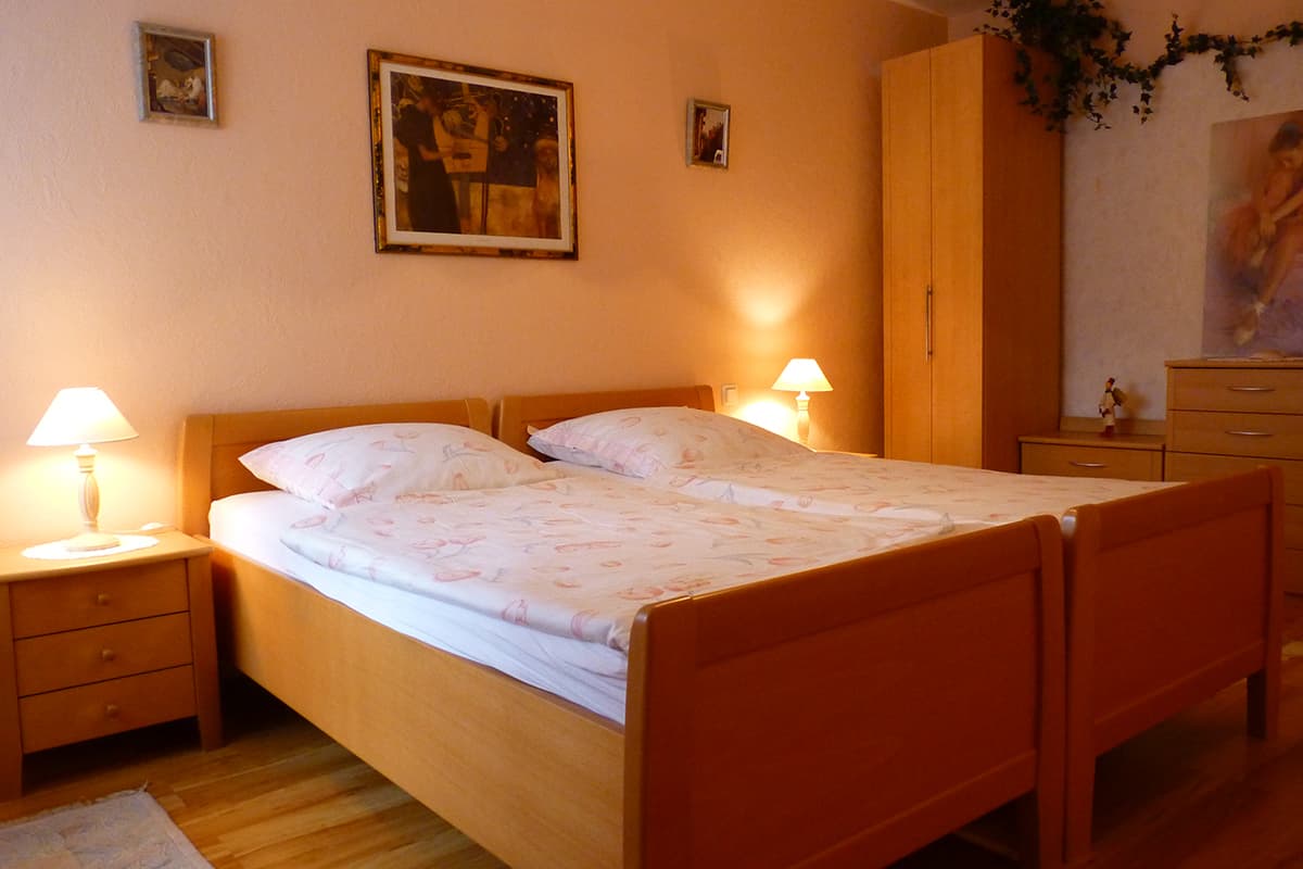 Ferienwohnungen Pension LindhoferApartments Pension LindhoferFerielejligheder Pension LindhoferVakantiewoningen Pension Lindhofer