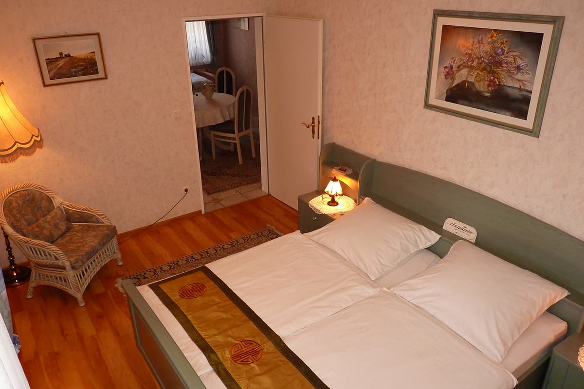 Ferienwohnungen Pension LindhoferApartments Pension LindhoferFerielejligheder Pension LindhoferVakantiewoningen Pension Lindhofer