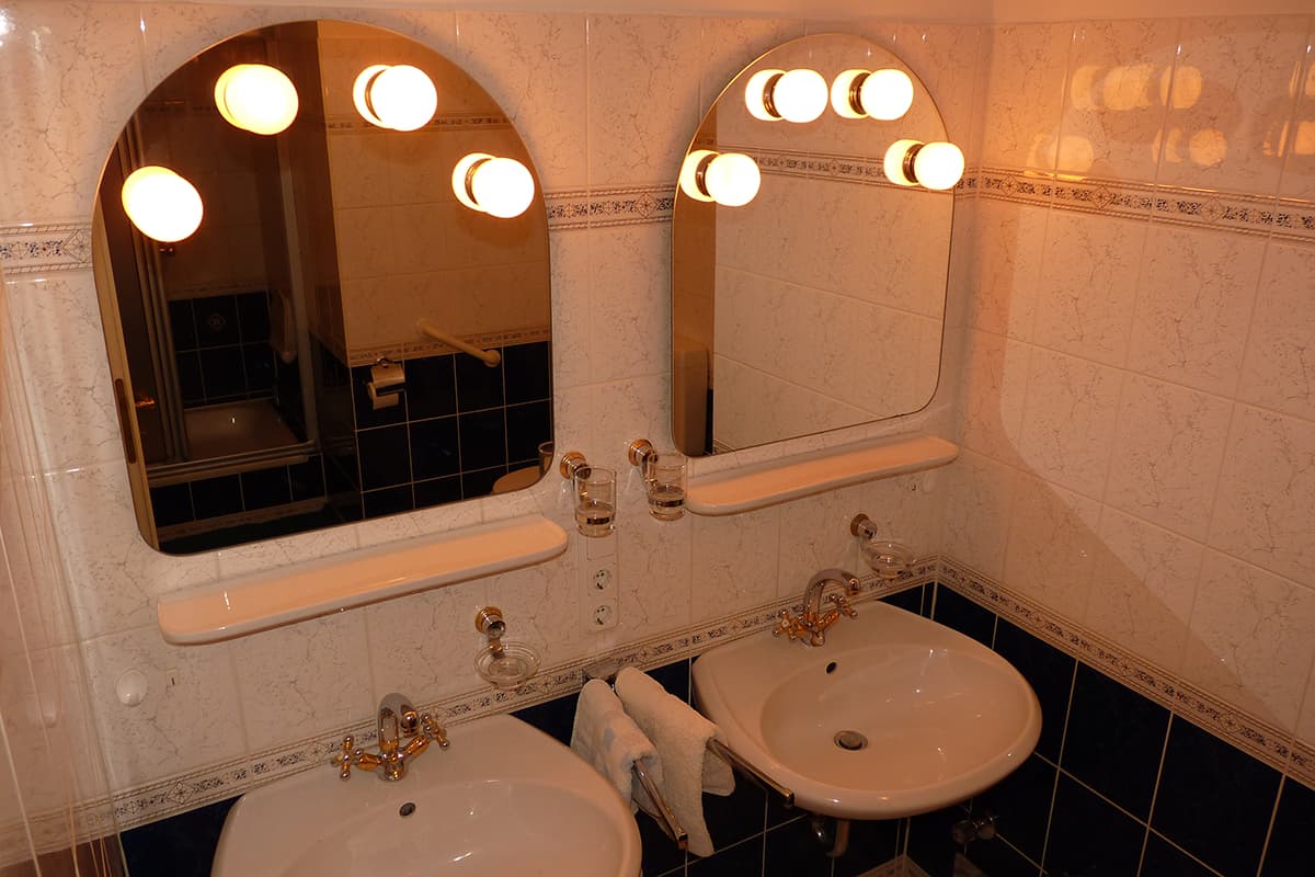 Ferienwohnungen Pension LindhoferApartments Pension LindhoferFerielejligheder Pension LindhoferVakantiewoningen Pension Lindhofer