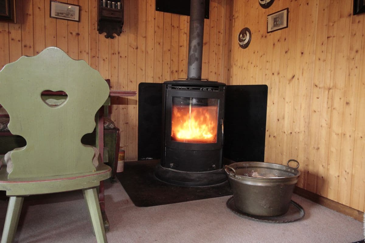 Ofen Ferienhaus Jagdhütte zum Heidebach Müden Örtze