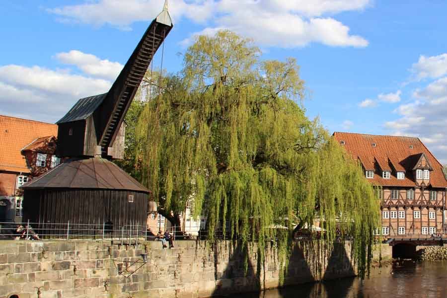 Lüneburg Sehenswürdigkeiten mit dem Alten Kran im Hafen der stadt lüneburg