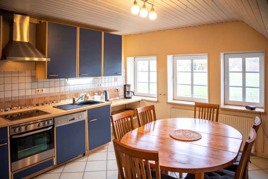 Küche mit Essecke der Ferienwohnung im Obergeschoss auf Hof Marwedel